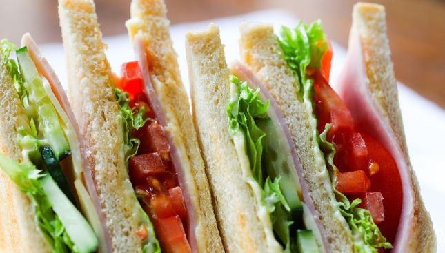 Mengenal Apa itu Sandwich Generation dan Jenisnya